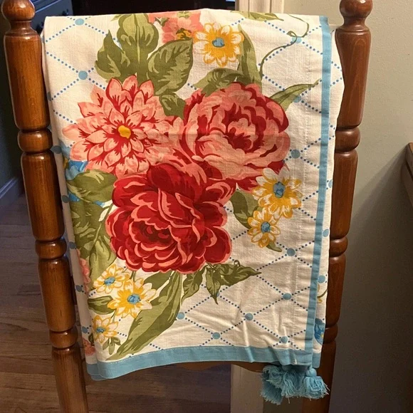 The Pioneer Woman Floral 4’ x 4’ tablecloth EUC - Picture 2 of 4